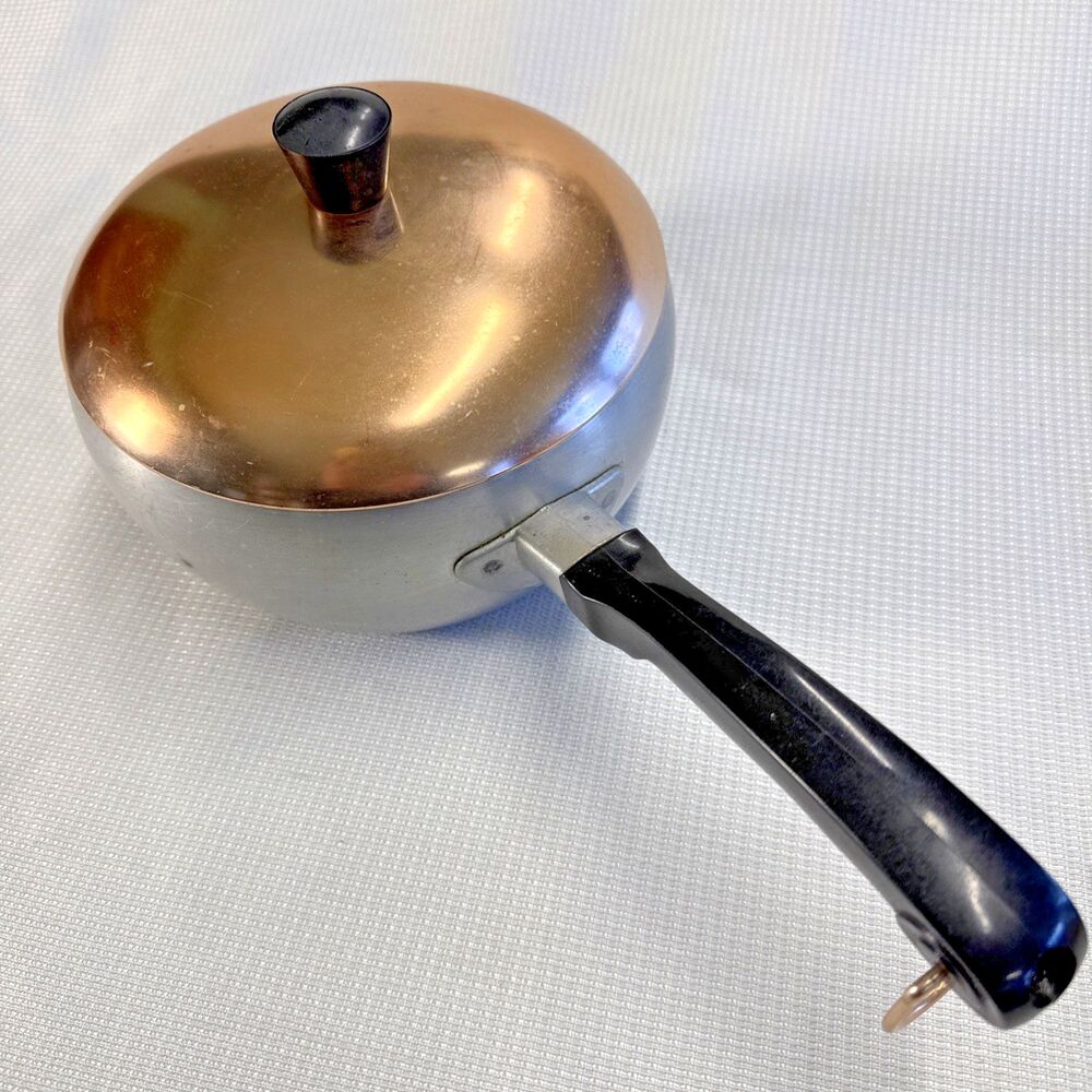 Vintage Wear Ever Aluminum Hallite 7.5 in 2.5 Qt Pot w Copper lid model 2102 1/2